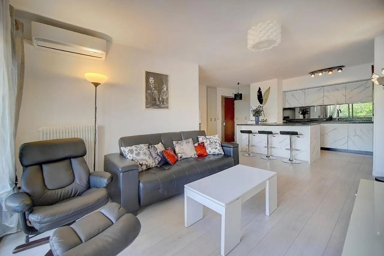 Immogroom - 2 Br- Bright - Terrace - Wifi - Air Conditioning contacts